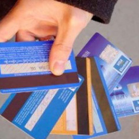 Doi români acuzaţi de fraudă computerizată au fost extrădaţi autorităţilor americane