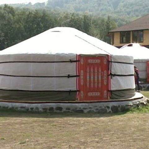 Primul camping nomad din România va fi înfiinţat la Câmpu Cetăţii, judeţul Mureş