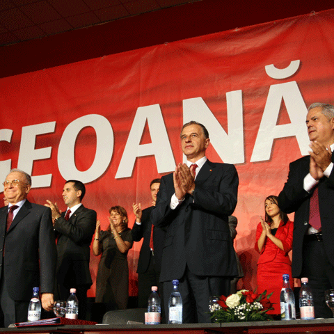 Lideri şi miniştrii PSD s-au reunit, joi dimineaţă, de urgenţă la Senat