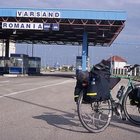 Un agent de la Poliţia de Frontieră Arad a fost reţinut de procurori pentru luare de mită