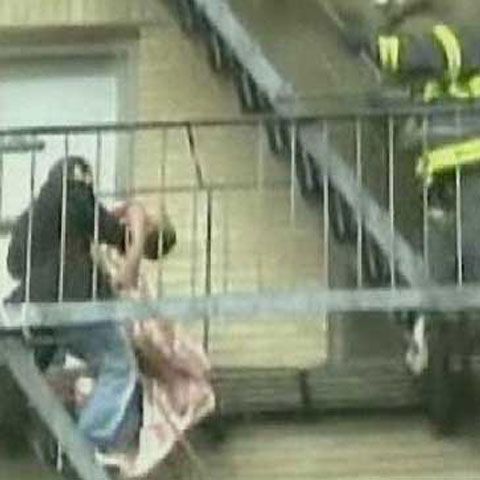 Erou la New York: Un român a salvat viaţa unui băiat prins într-un apartament incendiat