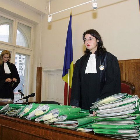 Un nou record mondial: 19 judecători, 8 săli, 9.400 de dosare - o singură zi 