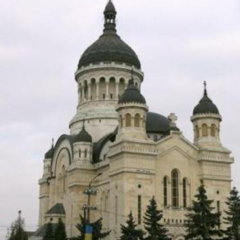 Arhiepiscopia Bucureştilor obligă preoţii să cumpere câte 120 de sticle cu vin