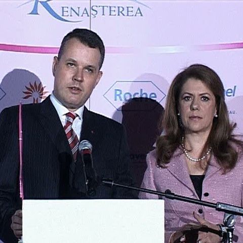 Institutul Oncologic din Bucureşti a fost luminat în roz joi seara  