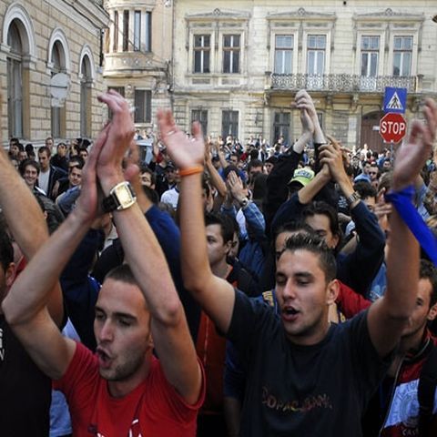 Peste 100 de studenţi străini ai UMF Cluj au protestat faţă de majorarea taxelor de studiu