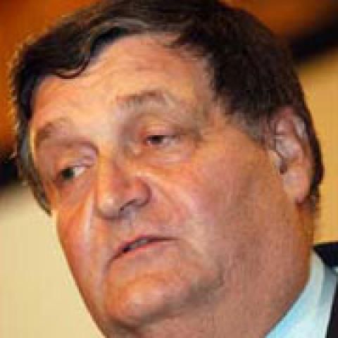 Interviu REALITATEA.NET cu Alex Ştefănescu: "Românilor le recomand să citească o istorie a României. Ca să nu li se mai pară că tot ce se întâmplă acum este nou şi zăpăcitor"