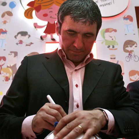 Sondaj: Steaua şi Hagi, echipa şi fotbalistul cei mai iubiţi de români