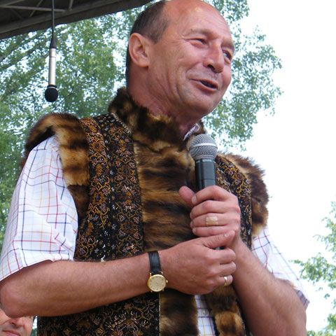 Traian Băsescu, un preşedinte în campanie: Duminică, în vizită la o fabrică de spumă poliuretanică din Mureş. VEZI VIDEO