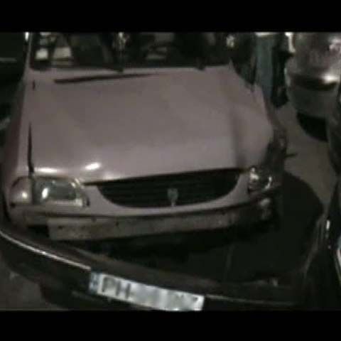Un şofer beat din Ploieşti a lovit două maşini după care a fugit de la locurile accidentelor