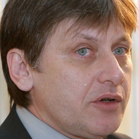 Antonescu: Oprescu nu mă încurcă mai mult pe mine decât eu pe el