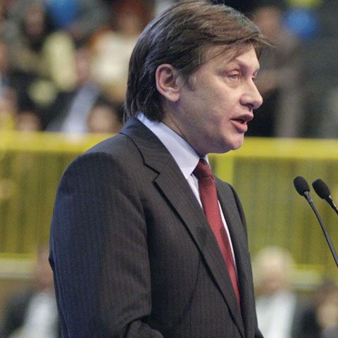 Antonescu spune că are "propuneri concrete" pentru un premier care să conducă un Guvern tehnocrat