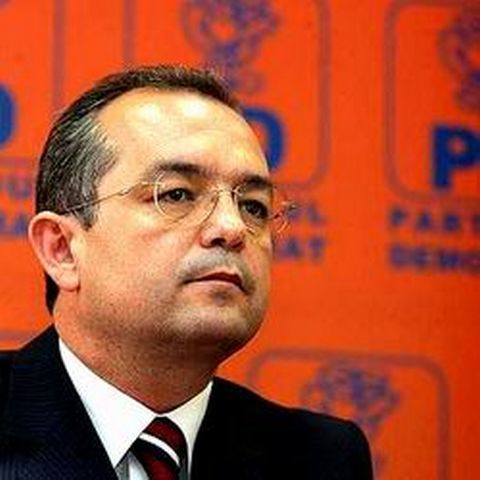 Boc nu renunţă la cele zece zile de concediu fără plată, altfel ar exista riscul ca salariile să nu fie plătite