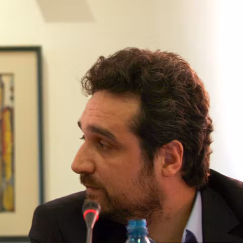 Lăzăroiu: Singura variantă e o majoritate cu UDMR, minorităţi şi 20 de parlamentari de la PNL şi PSD