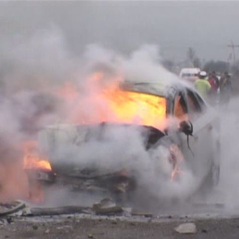 O maşină a luat foc pe o stradă din Sinaia