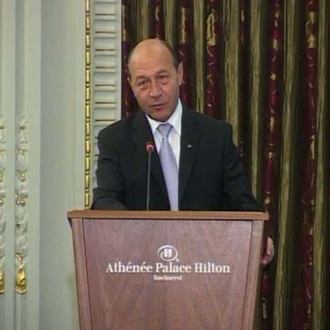 Băsescu vrea majorarea TVA-ului, dar nu lasă pe nimeni să se atingă de cota unică