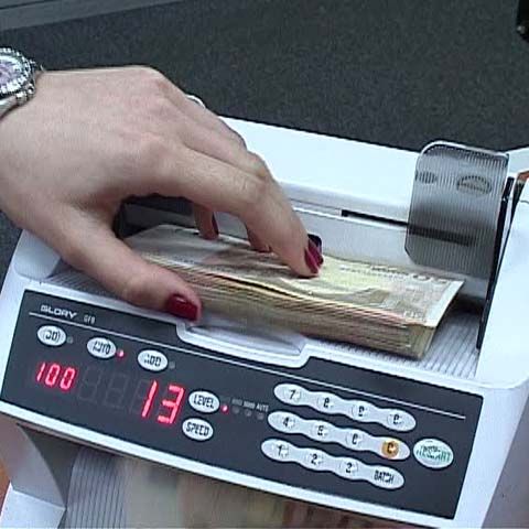 10.000 de datornici la bănci numai în luna august