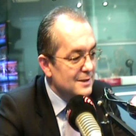 Emil Boc, deranjat de prestaţia unei jurnaliste de la radioul public, i-a spus că ar fi picat-o la examen