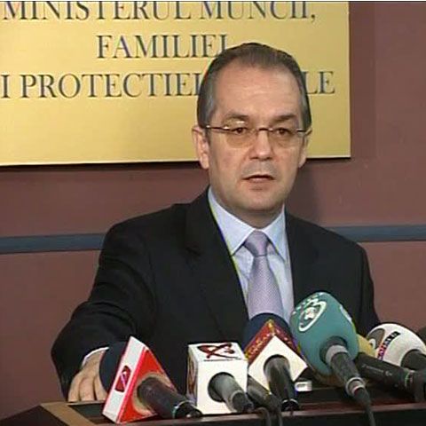 Premierul Emil Boc a discutat cu patronatele pe tema salariului minim