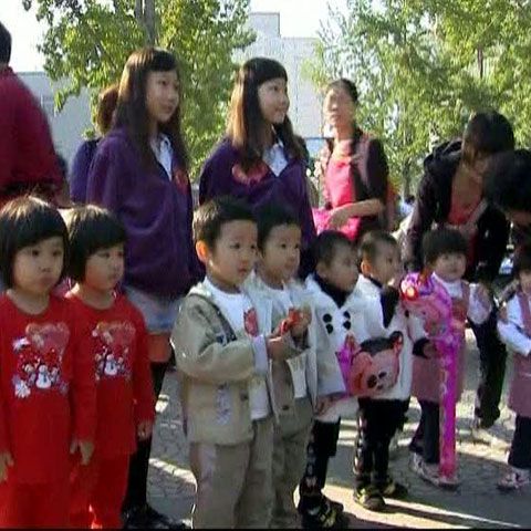 Familiile chineze, supuse politicii "un singur copil", îşi doresc gemeni