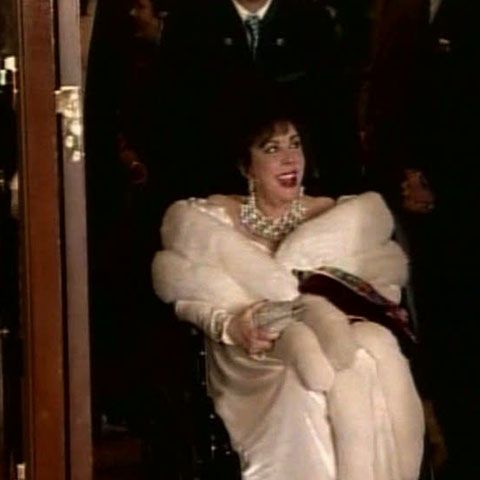 Elisabeth Taylor le-a cerut fanilor de pe Twitter să se roage pentru ea