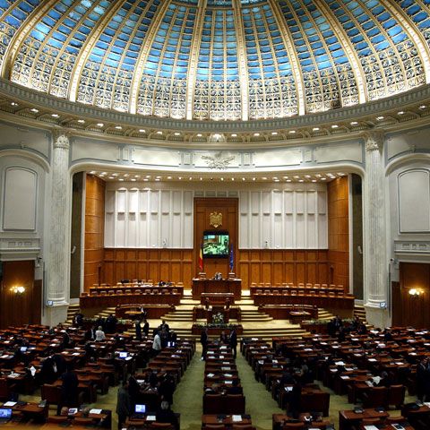 NewsIn: PSD şi PNL vor să amâne în Birourile reunite cererea privind organizarea referendumului