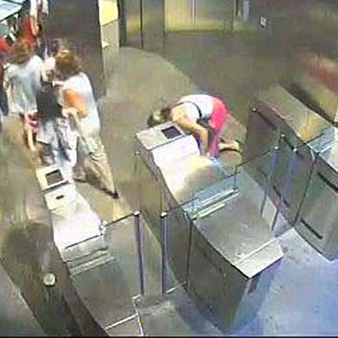 Doi dintre ucigaşii lui Petru Bârlădeanu, românul omorât la Napoli de mafie, arestaţi în Spania