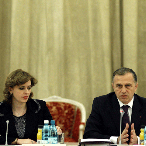 Anastase: PSD şi PNL au amânat asumarea răspunderii, ca să îşi conserve privilegiile