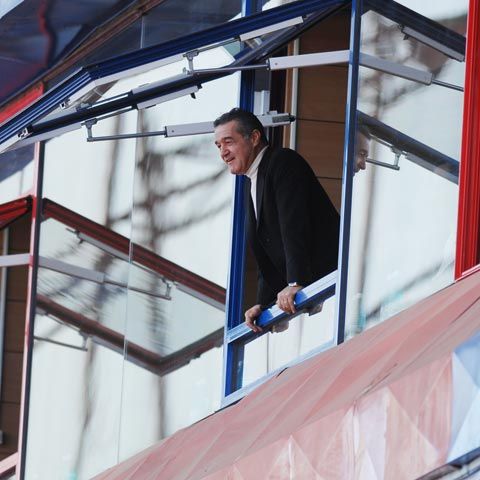 Injuriile la adresa lui Becali au adus o nouă suspendare pentru Steaua! Derby-ul cu Rapid se va disputa fără spectatori!