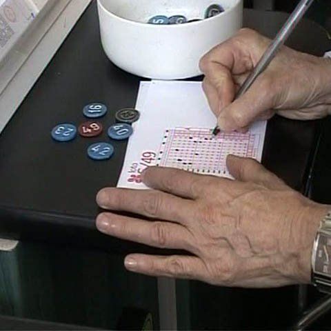 Premiul pentru extragerea Loto 6/49 din 8 octombrie, s-a ridicat la 4,5 milioane euro