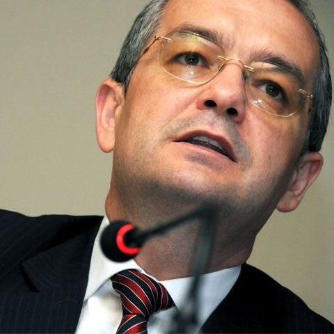 Boc: Coaliţia PSD-PNL doreşte menţinerea pensiilor \"nesimţite\" ale parlamentarilor