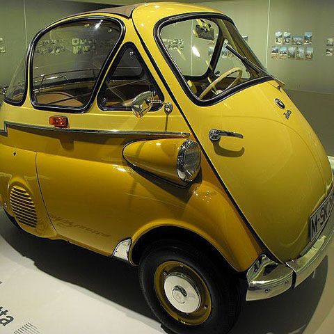 BMW îşi lansează propria "maşinuţă" de oraş în 2013