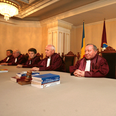 Sesizarea PD-L privind neconstituţionalitatea moţiunii de cenzură a fost trimisă la CCR