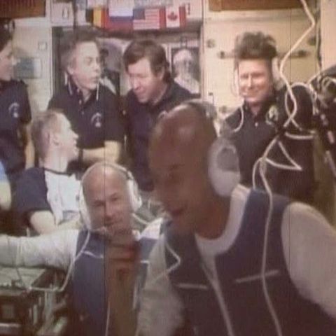 Turistul spaţial Guy Laliberte, primul clovn în spaţiu, declară că excursia a meritat fiecare bănuţ 