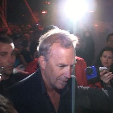 Agenţii lui Kevin Costner susţin că au de recuperat 30.000 de dolari 