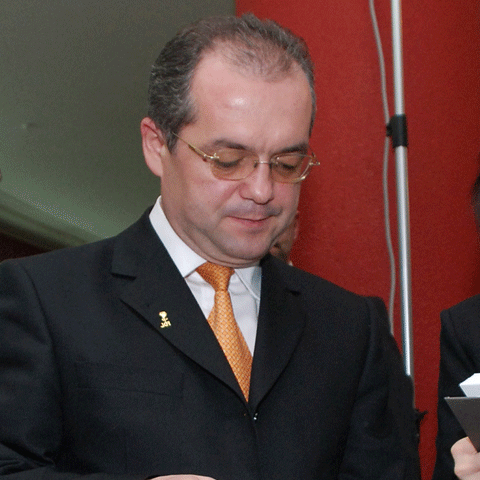 Emil Boc le-a îndemnat pe femeile PPE să petreacă timpul în Bucureşti pentru a stimula consumul