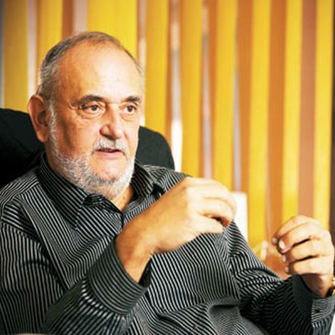 Patriciu şi Avramescu îşi transmit mesaje tăioase pe forum 