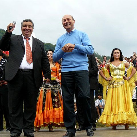 Regele Cioabă spune că romii îl sprijină pe Traian Băsescu pentru că nu au avut şi alte oferte