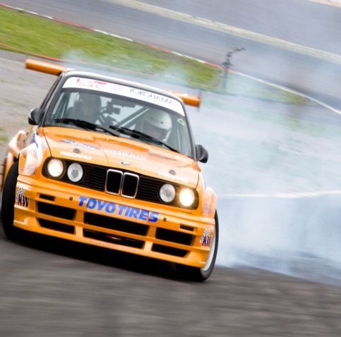 În Bucureşti are loc un concurs de maşini tunate