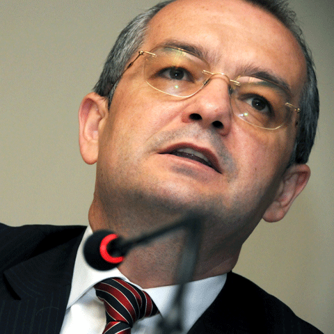 Boc: Vârsta de pensionare se va egaliza în 2030, nu acum, aşa cum minte Geoană