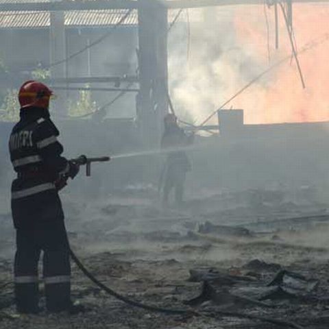 Un incendiu a izbucnit la un depozit din Timişoara 