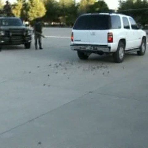 Un traficant de droguri din Mexic scăpa de poliţişti împrăştiind pe şosea cuie şi pioneze