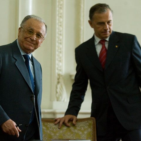 Iliescu: PSD trebuie să voteze moţiunea de cenzură