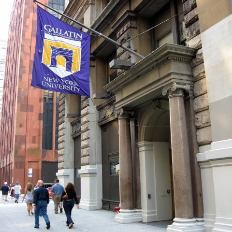 La târgul educaţional din Capitală au participat peste 2.000 de tineri interesaţi să studieze în străinătate