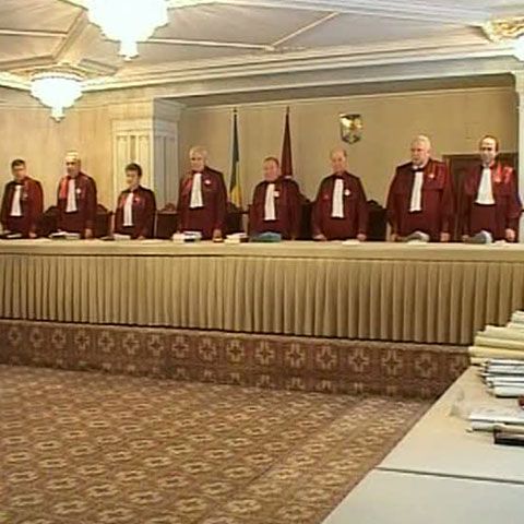 Curtea Constituţională se pronunţă astăzi cu privire la legalitatea moţiunii de cenzură depuse de PNL-UDMR