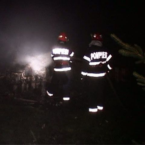 O cabană din staţiuna Păltiniş, judeţul Sibiu, a ars din temelii