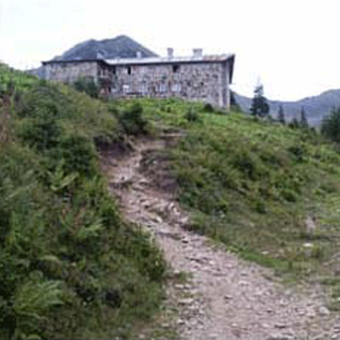 Trei alpinişti s-au rătăcit în zona Piscu Negru din Munţii Făgăraş