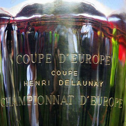 România are şanse să rămână prima deasupra liniei, în urna a doua valorică, pentru Euro 2012