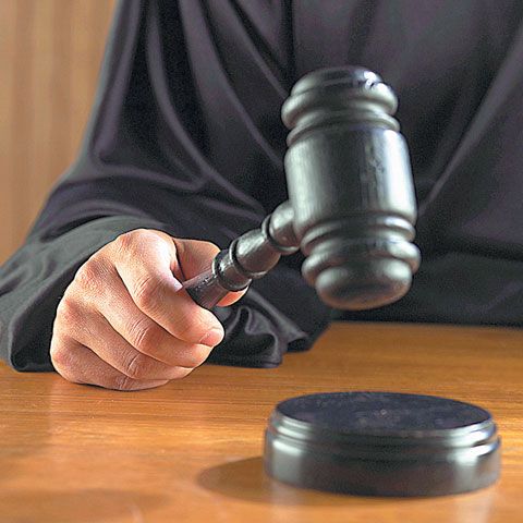 Zece judecători şi procurori au fost condamnaţi pentru corupţie în ultimii cinci ani