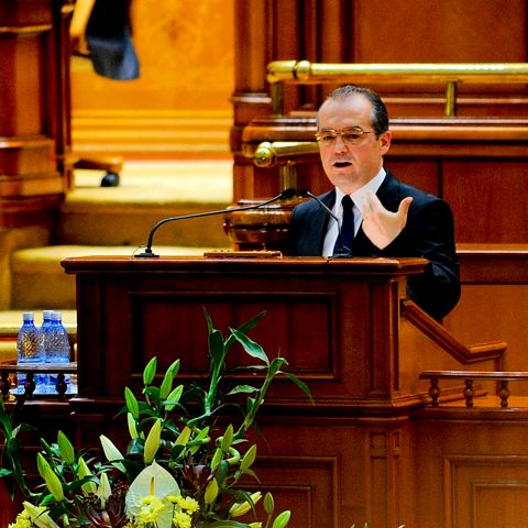 Parlamentarii au dezbătut marţi moţiunea de cenzură depusă de Opoziţie împotriva Cabinetului Boc II. Vezi filmul zilei din Parlament