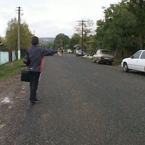 Zeci de profesori din Dragomireşti, judeţul Vaslui, nu şi-au primit banii de transport din luna martie